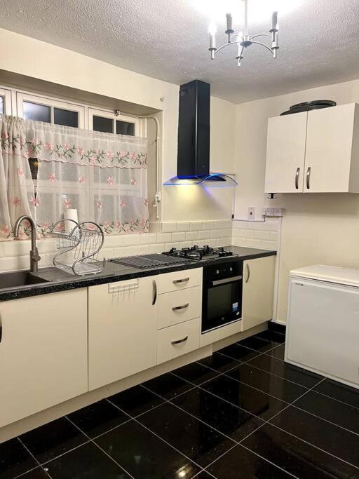 2 Bedroom Flat In Vauxhall, Londres Exterior foto